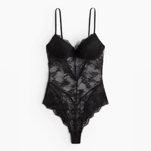 Spetsbody - säljer denna spetsbody då den inte kommer till användning ❣️skriv vid frågor!!