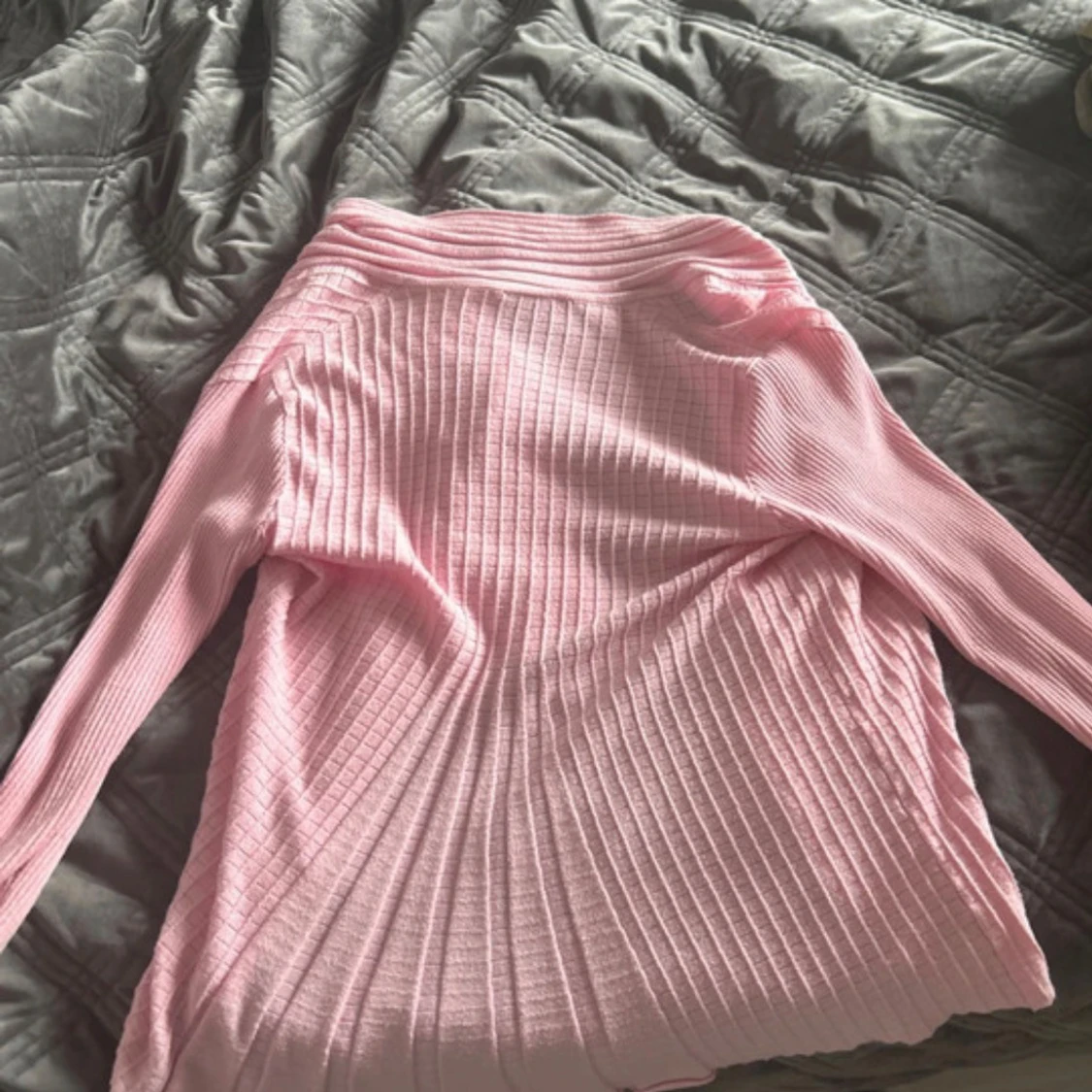 Ljusrosa ribbad kofta från Freequent - 1