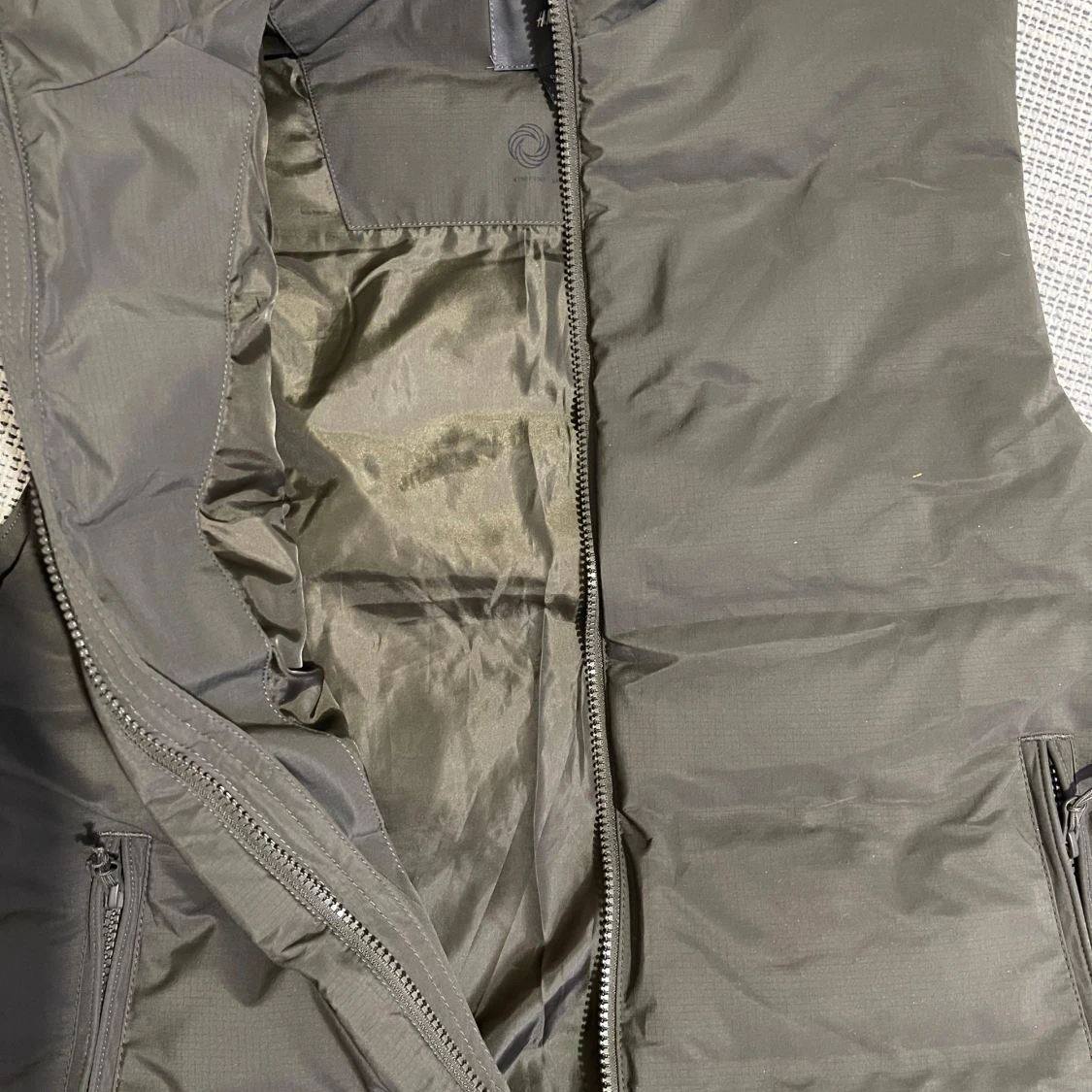 Mörkgrön dunväst från H&M - 1