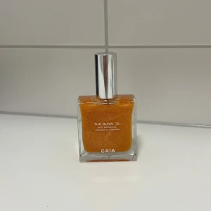 CAIA The Glow Oil shimmerolja - Såldes exklusivt i Caias julkalender 2024, endast testsprutad en gång 