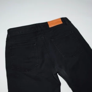 Svarta Acne Jeans - Svarta jeans från acne jeans