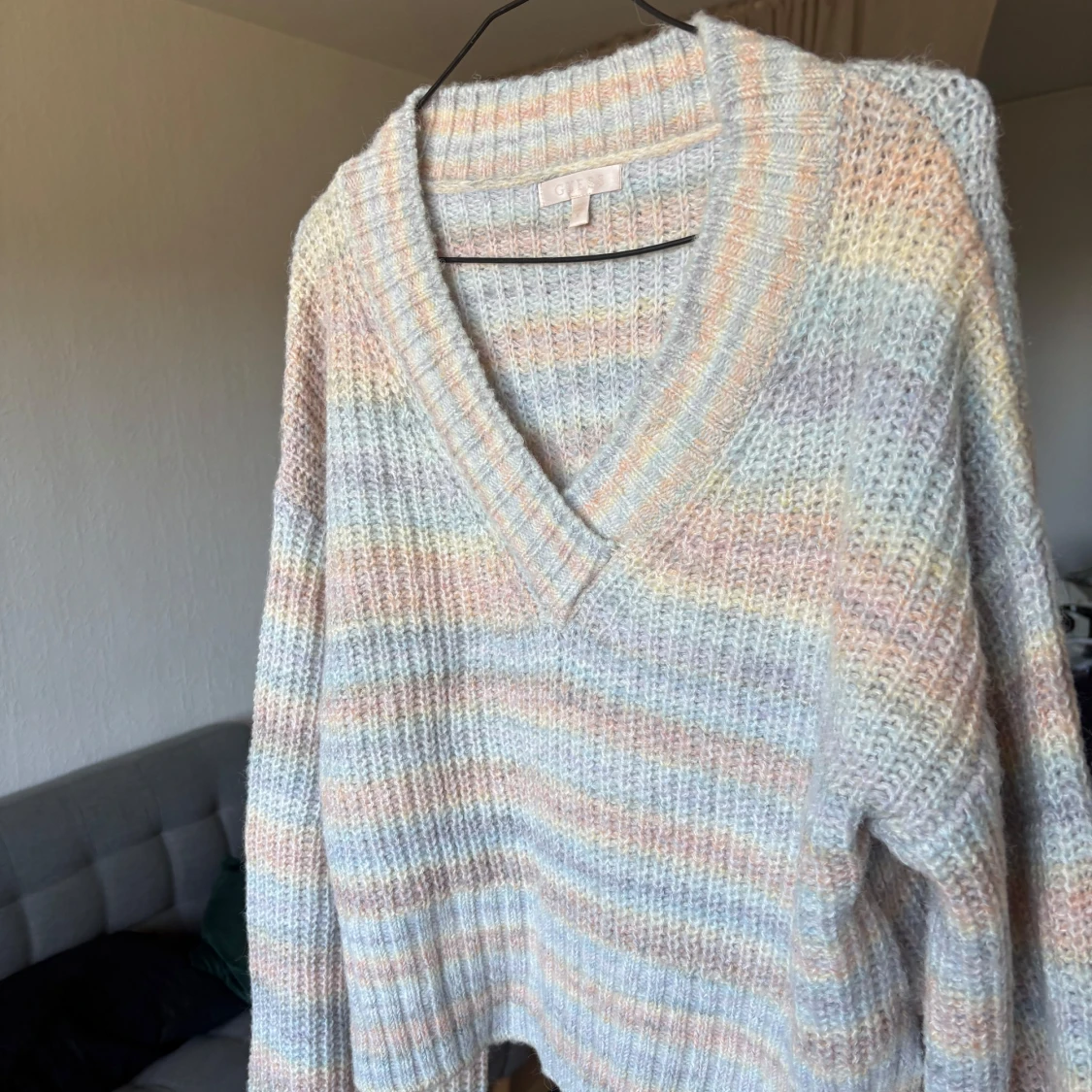 Pastellrandig stickad tröja Guess - 1