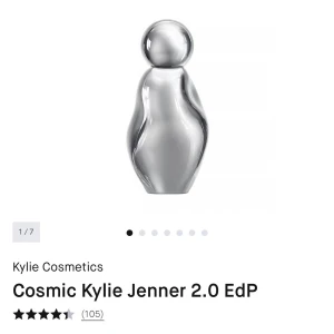 Cosmic Kylie Jenner 2.0 EdP - Trendig parfym från Kylie Cosmetics med futuristisk design. Noter utav vanilj och sandelträ. I princip bara testad då det var felköp, men doftar otroligt.
