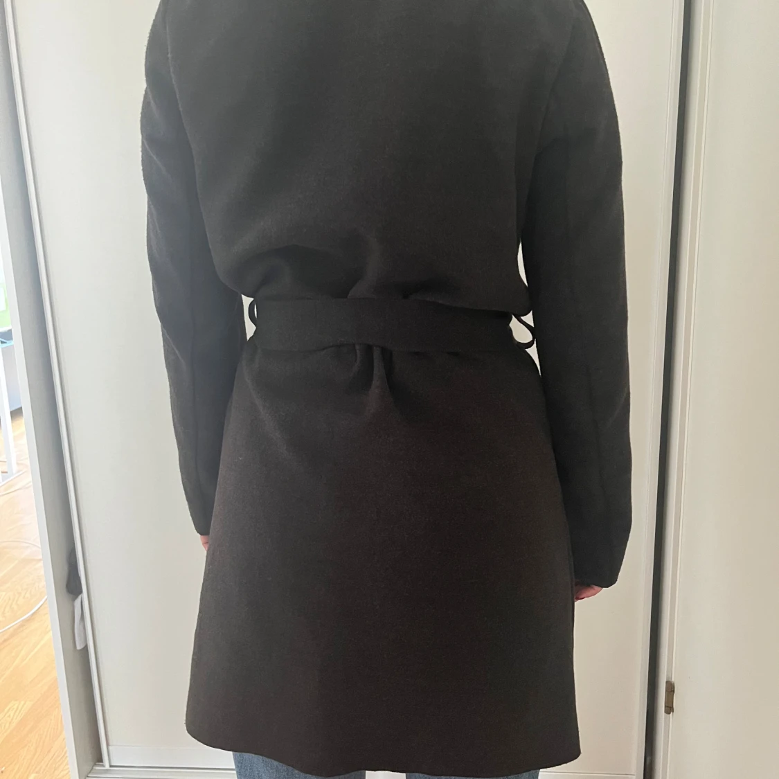 Mörkgrå kappa från Vila med bälte - 2