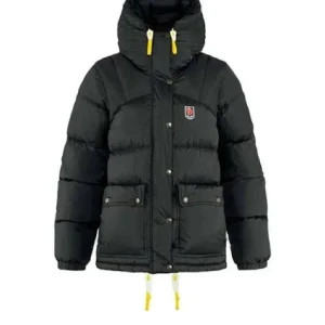 EXPEDITION DOWN LITE JACKET W - INTRESSEKOLL !! Supersnygg och elegant fjällräven jacka !! Supersnygg och extremt varm nu inför vintern. Nypris :7600 ! Har två defekter, som syns på andra bilden men inget man märkerboch som går att fixa. Jackan är lite smutsig men som går att ta bort och tvätta. ❣️❣️I storlek L men passar mig som oftast när S-M !! kan gå ner i pris vid snabb affär !!