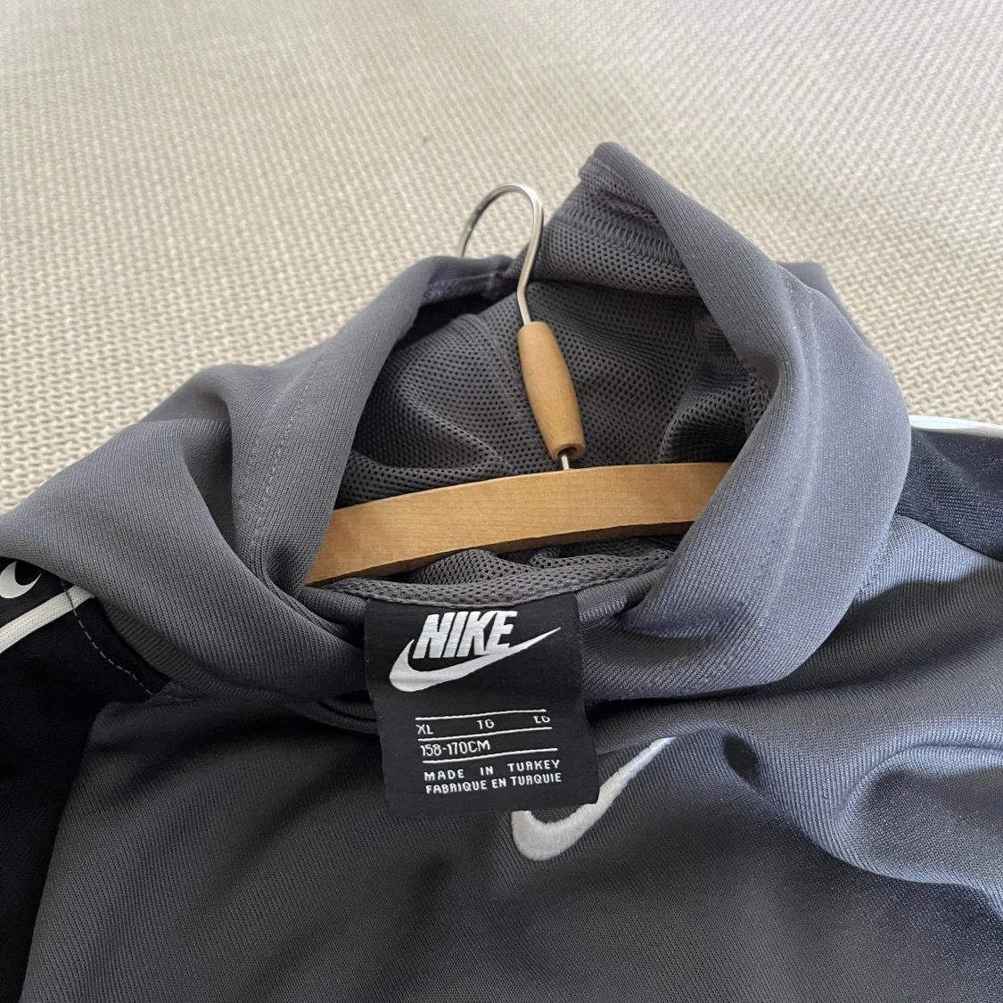 Grå och svart Nike hoodie XL - 1