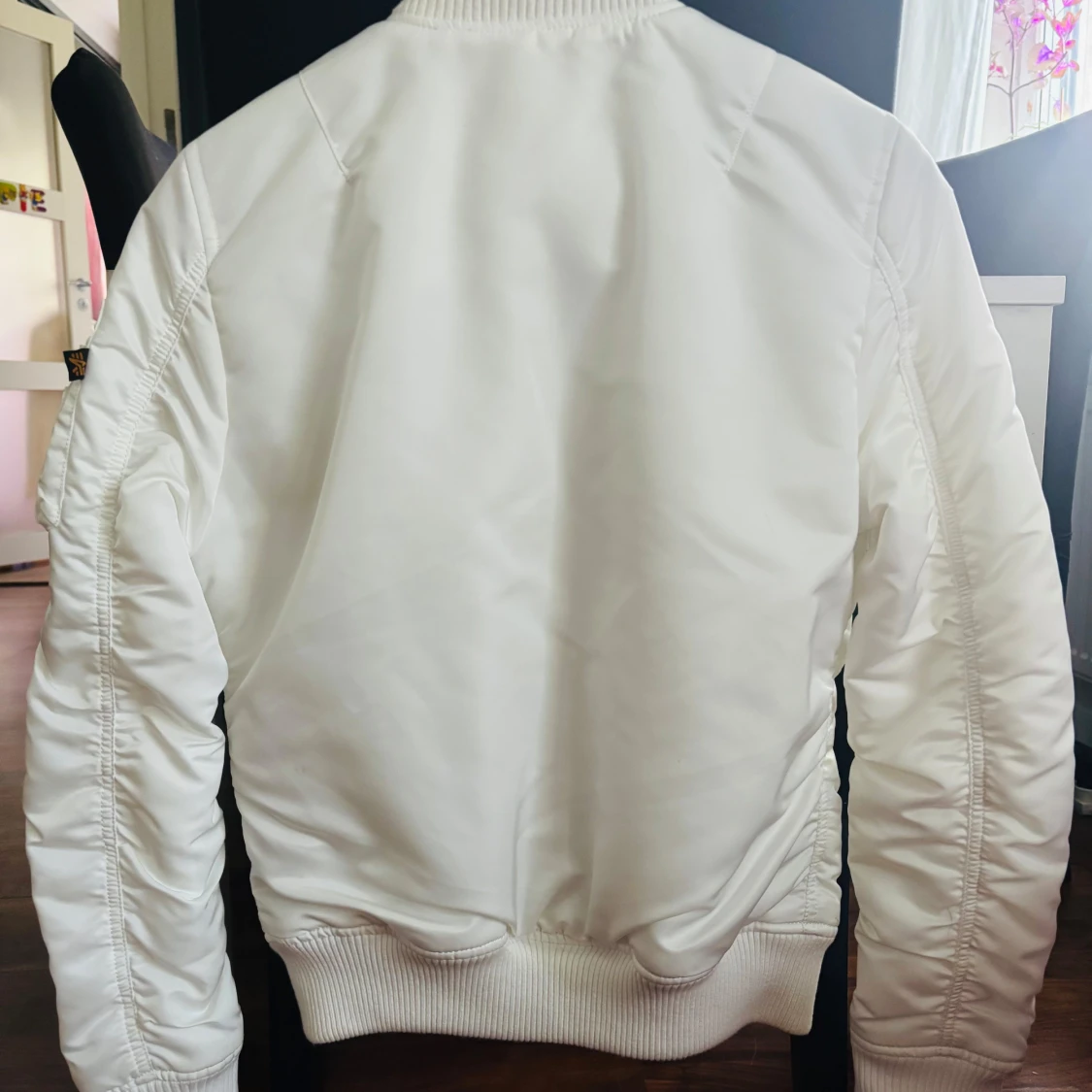 Vit bomberjacka Alpha Industries S - 1