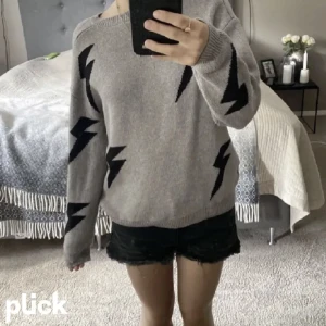 stickad tröja  - bra skick!! 