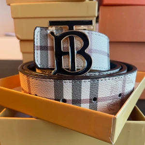 Burberry belt - Helt nytt, box kvitto,certifikat, hålgörare ingår 