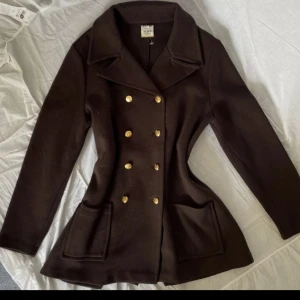 Brun kappa från Pepita - Sååå fin ullkappa som är inspirerad av Busnels klassiska kappor🍂