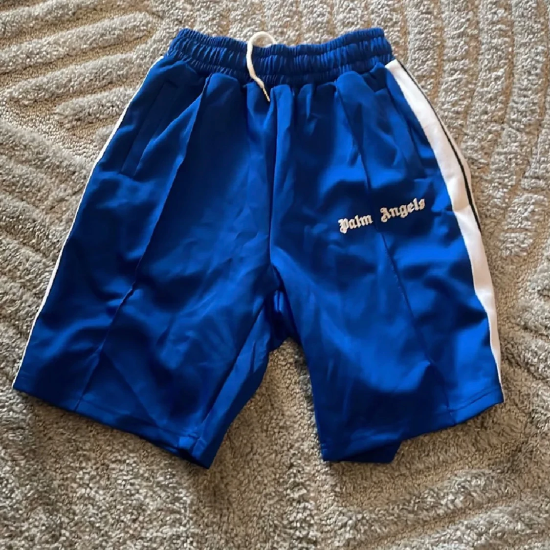 Blå Palm Angels shorts med vita ränder