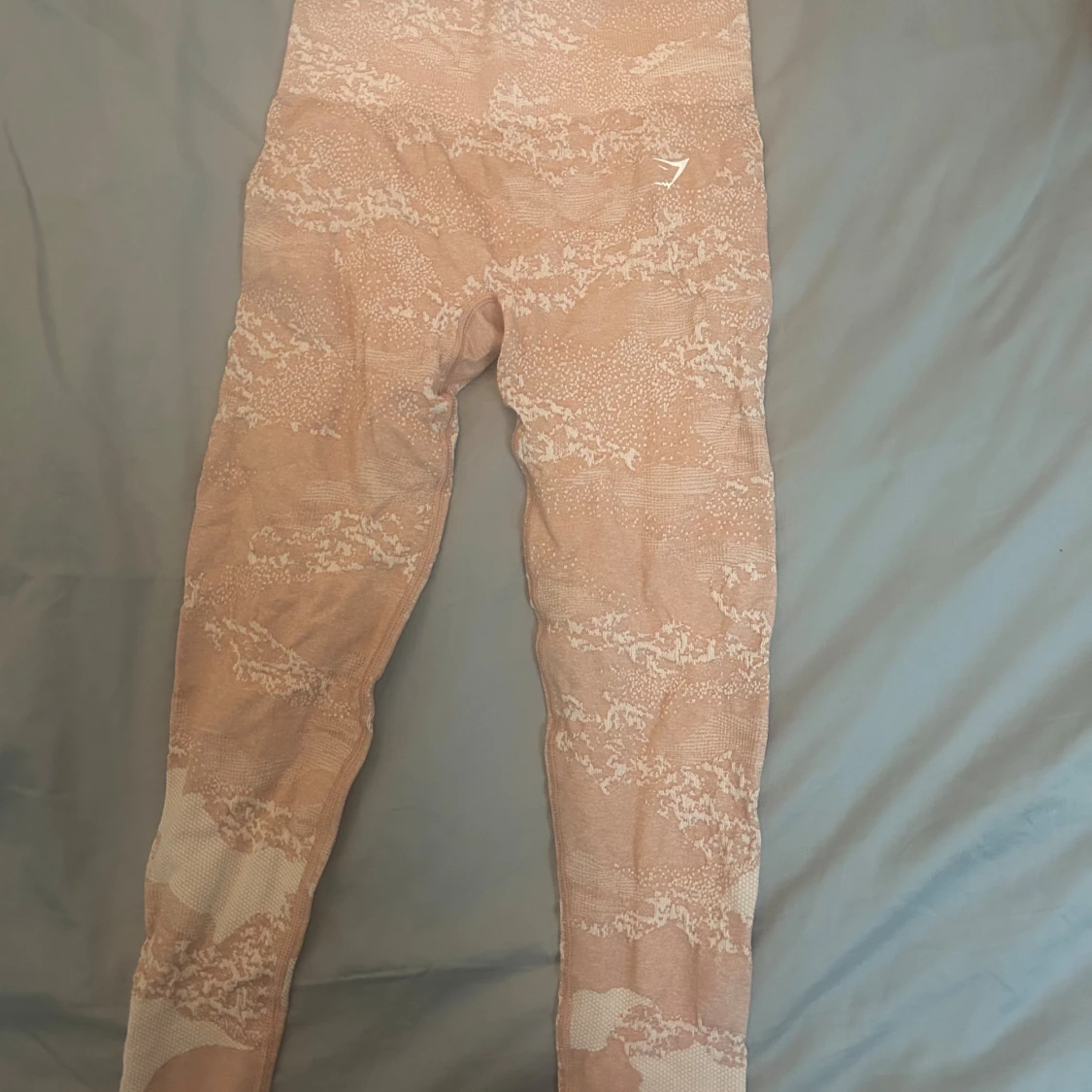 rosa mönstrade leggings från Gymshark