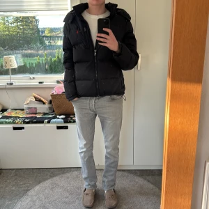 Ralph lauren vinterjacka  - Ralph lauren jacka i storlek small. Jackan användes endast några fåtal gånger förra vintern och är i super fint skick. Köptes på ralph laurens hemsida, så kvitto finns. 