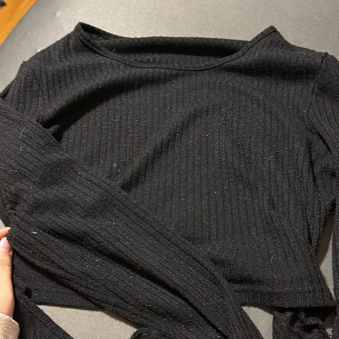 Svart ribbad långärmad topp