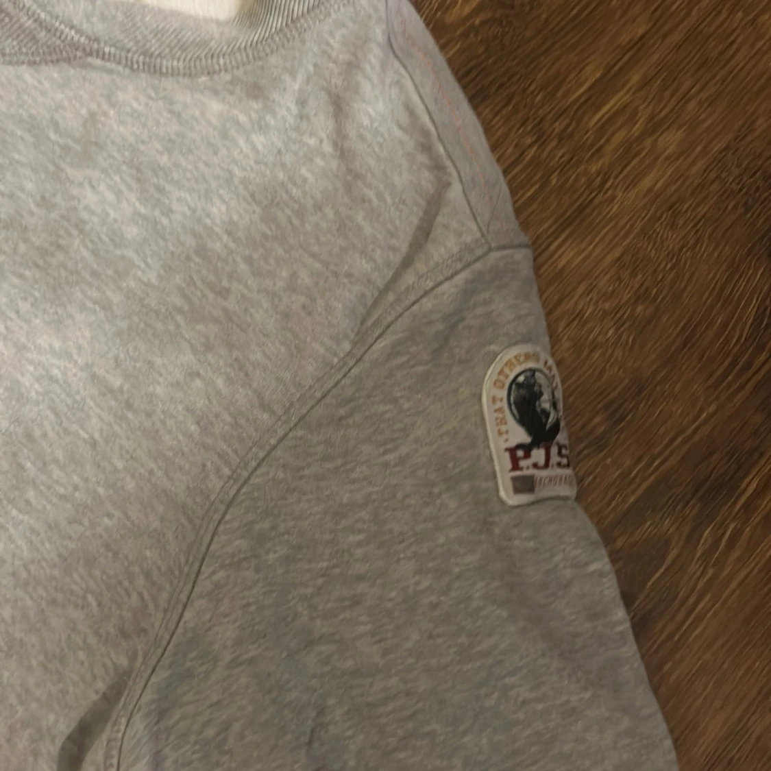 Grå sweatshirt från Parajumpers - 91