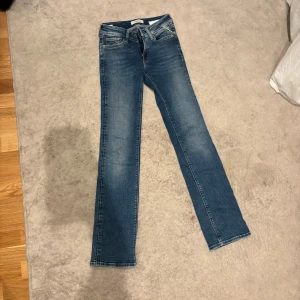 Blå jeans från Replay, storlek 26/32 - Säljer mina replay jeans då dom är för små använda 5 gånger priset går såklart att diskutera.