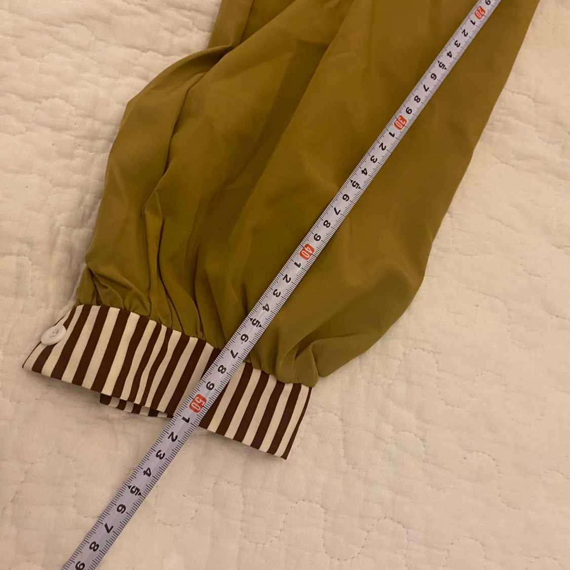 Randig långklänning med leoparddetaljer - 3