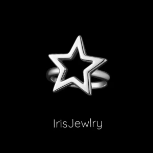 Silver stjärna ring  -  GRATIS GÅVA MED VARGE ORDER!! Supertrendig stockholmsstil tjejer, ring silver. Gjord av stål, jag svarar och skickar alltid snabbt!