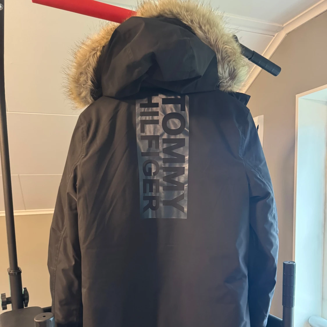 Svart vinterjacka från Tommy Hilfiger - 3