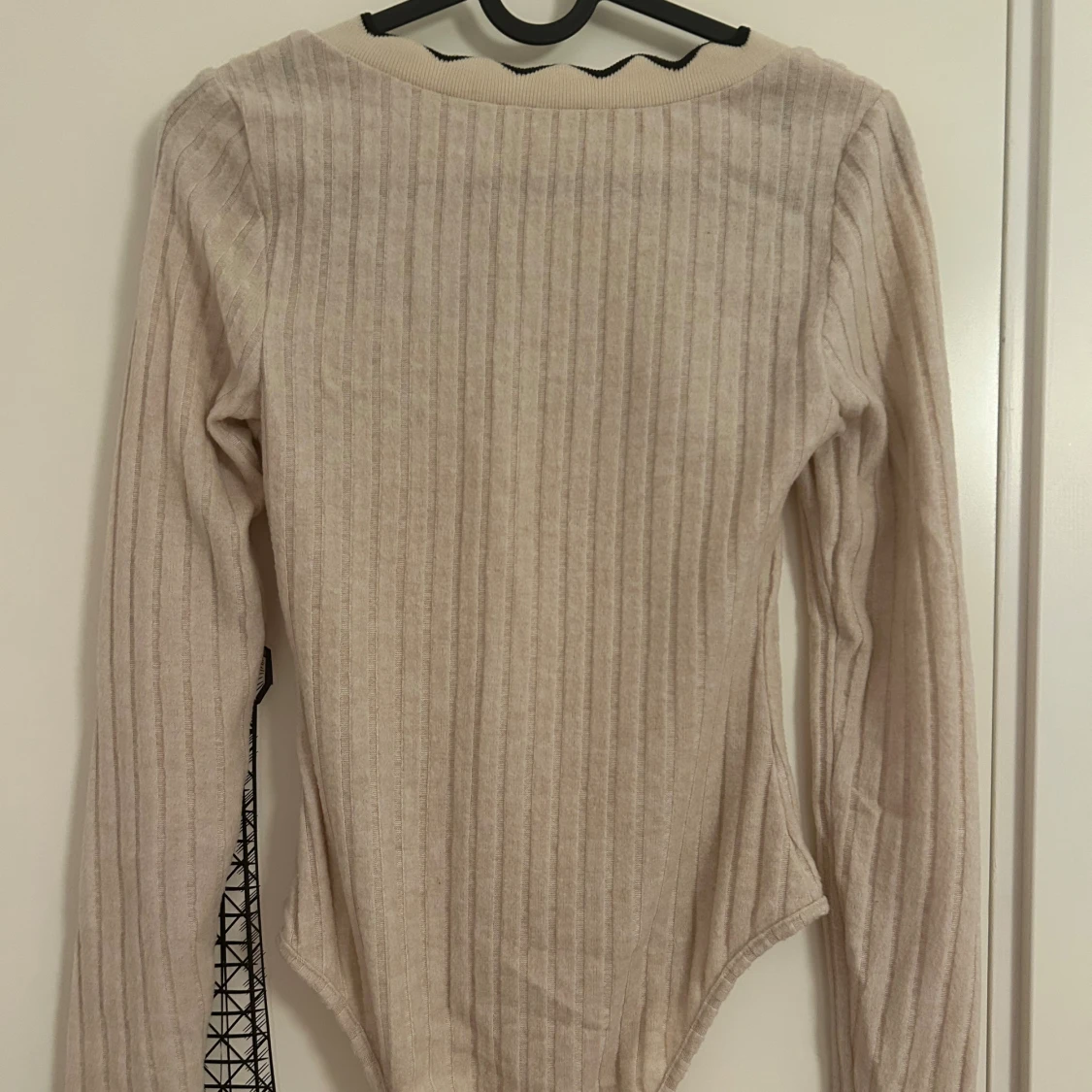 Beige ribbad långärmad body från SHEIN - 1
