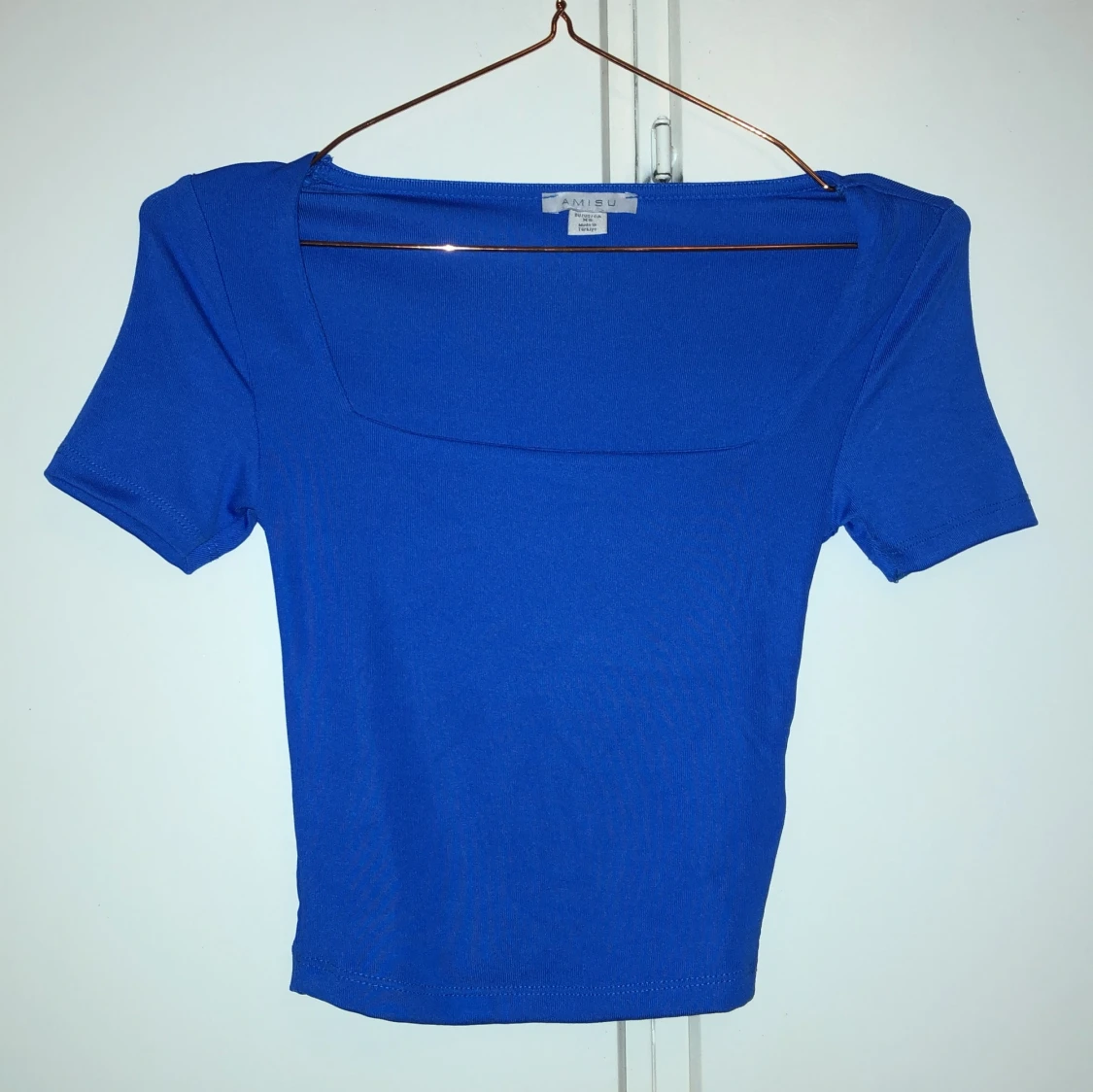 Kungsblå topp med fyrkantig ringning 