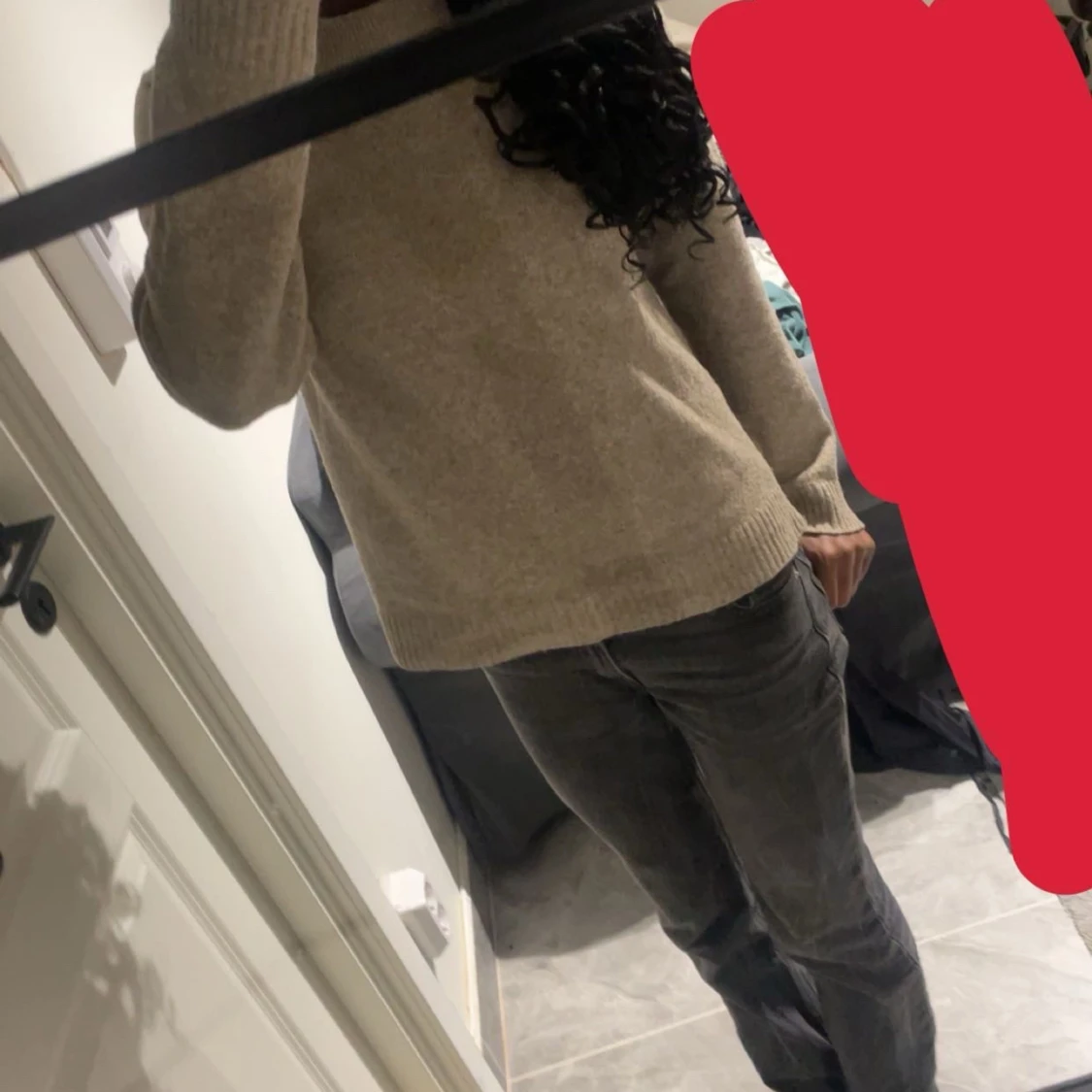 Beige stickad tröja med lång ärm