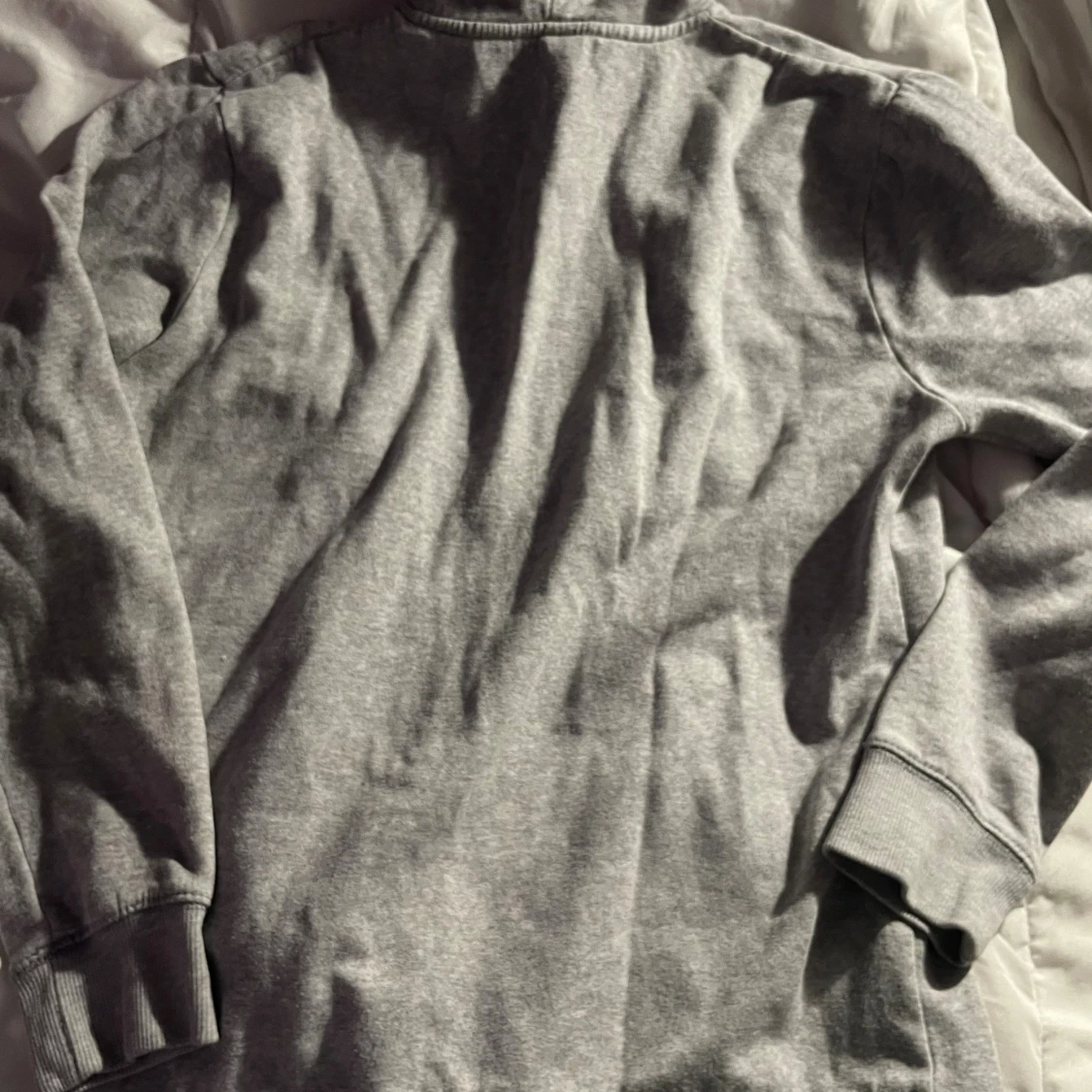 Grå zip hoodie från H&M BASIC - 1