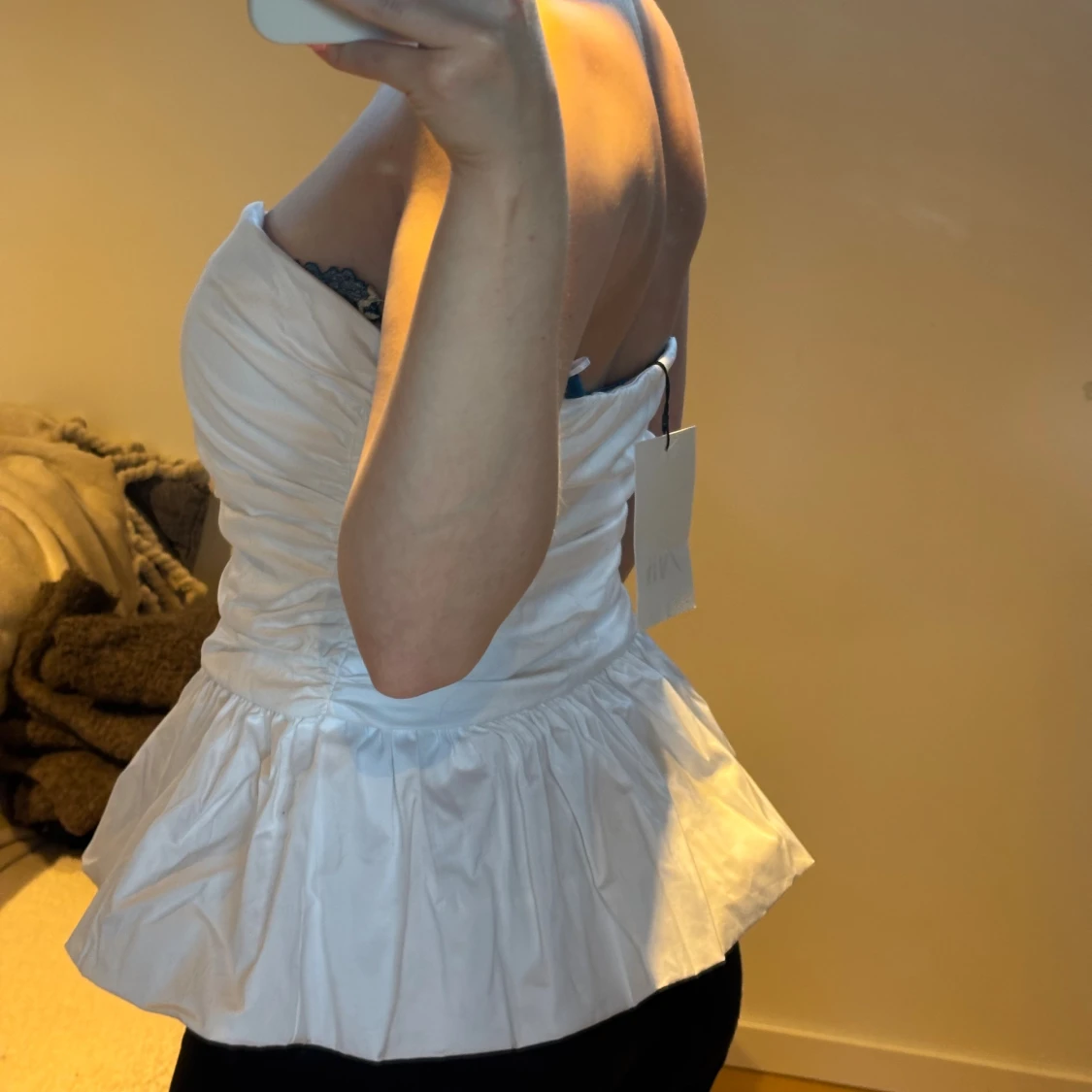 Vit volang tubtopp med peplum - 4