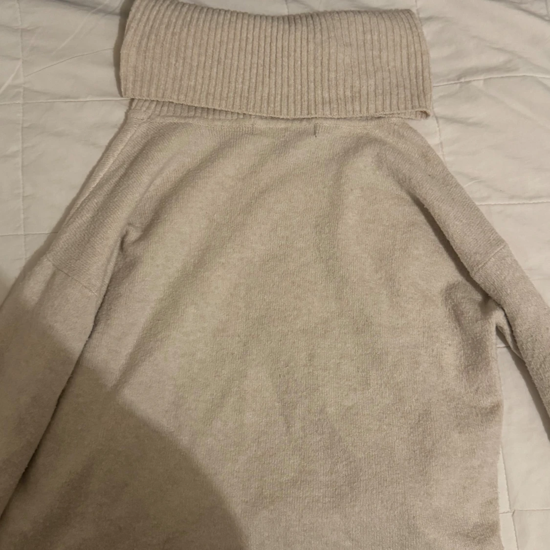 Beige polotröja från Vero Moda