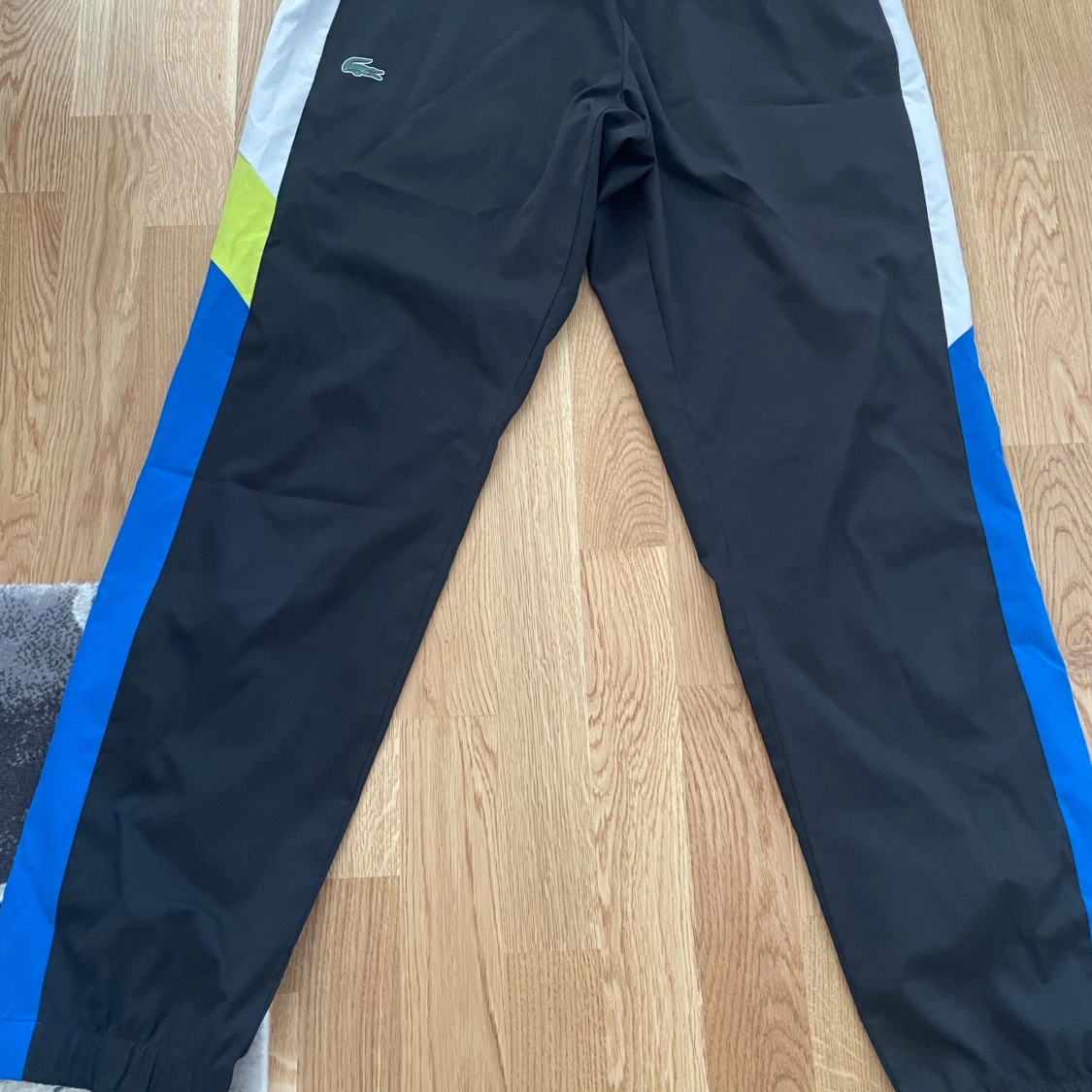 Blå, svart och vit Lacoste sportdress - 4