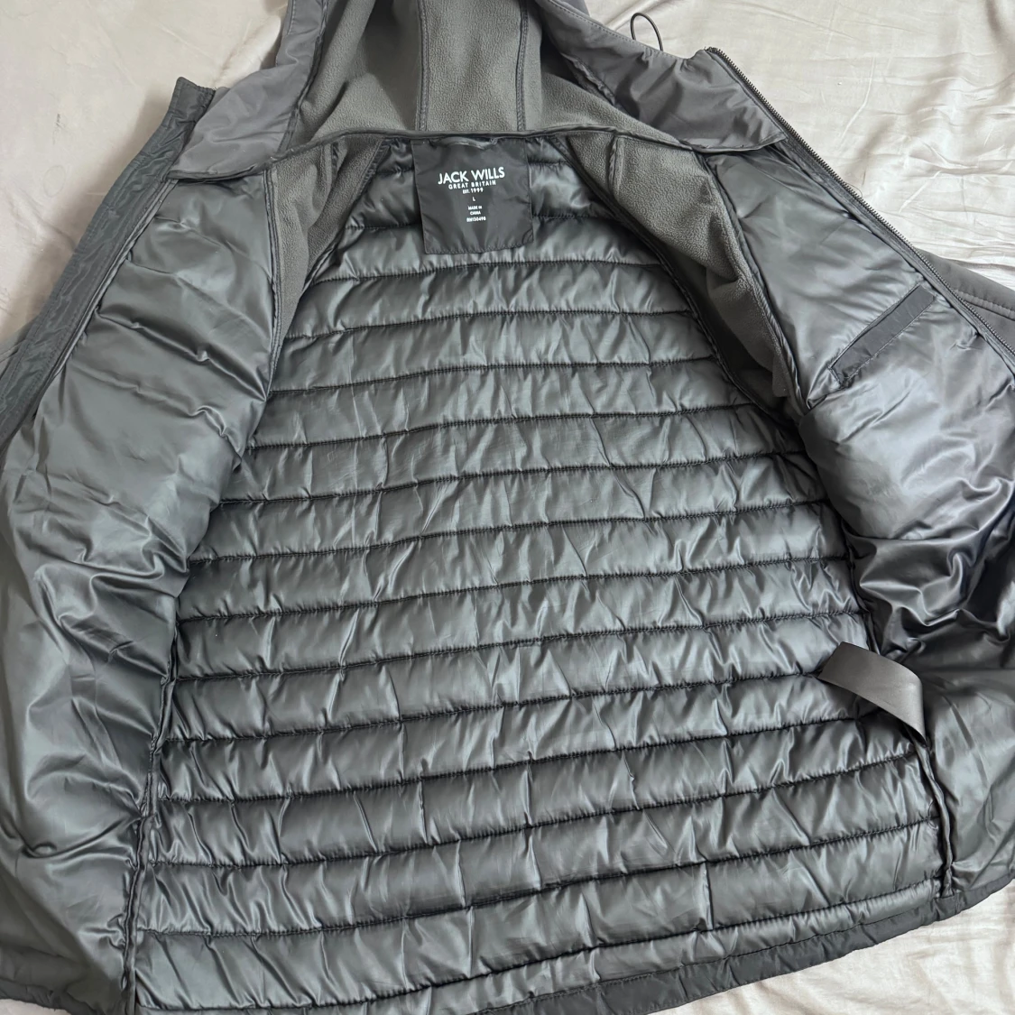 Grå quiltad jacka från Jack Wills - 3