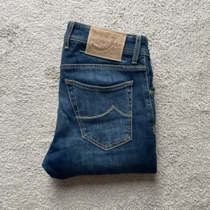 Jacob Cohën. - Jacob Cohën jeans. Fin tvätt. 620 Modell. Skön passform med skönt material. Hör av er vid frågor.
