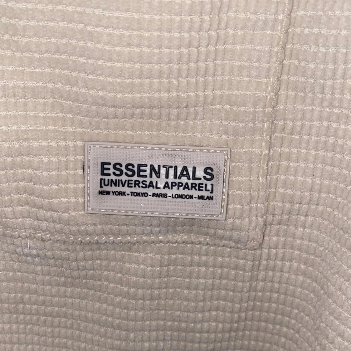 Beige overshirt från Essentials  - 2