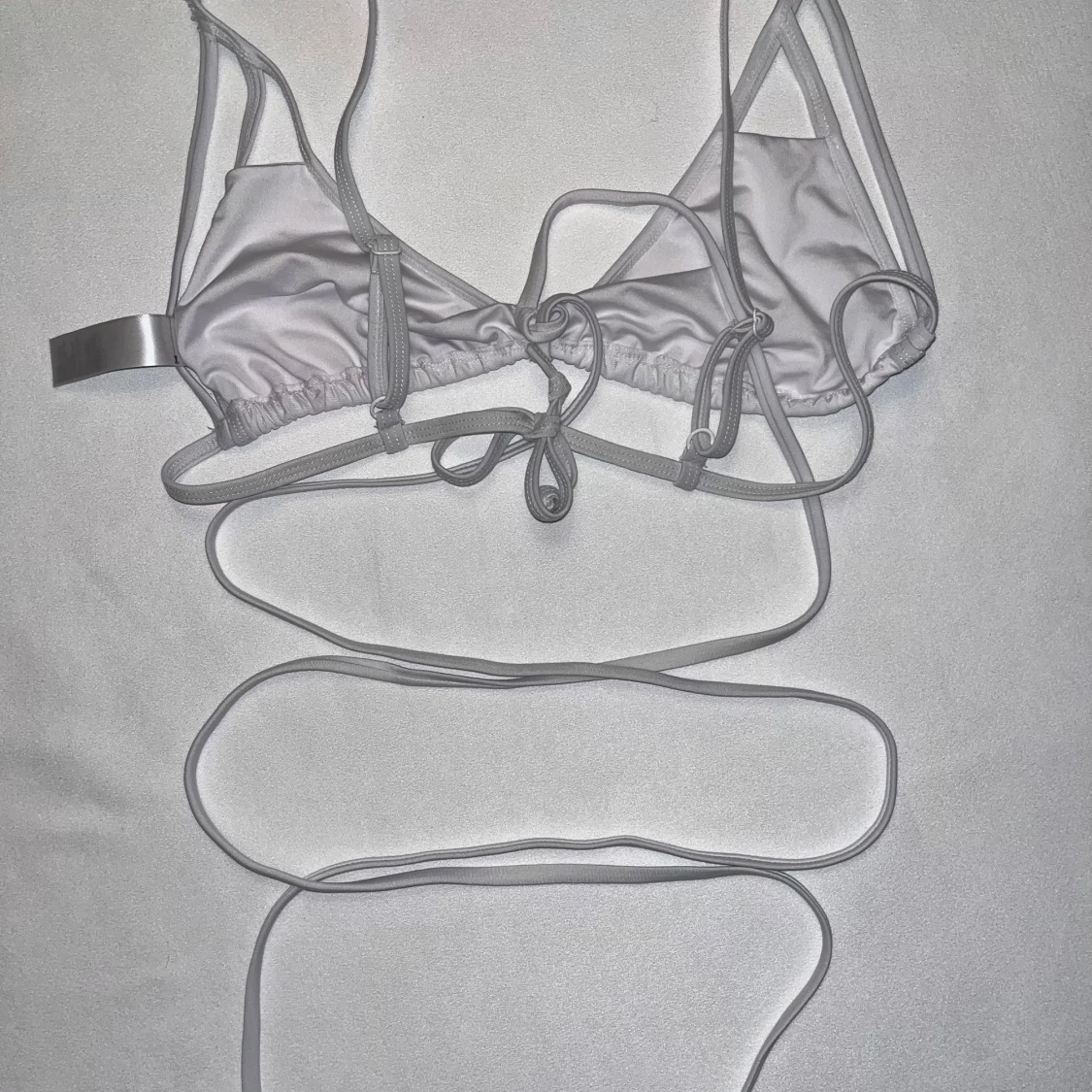 Vit bikini med långa knytband - 2