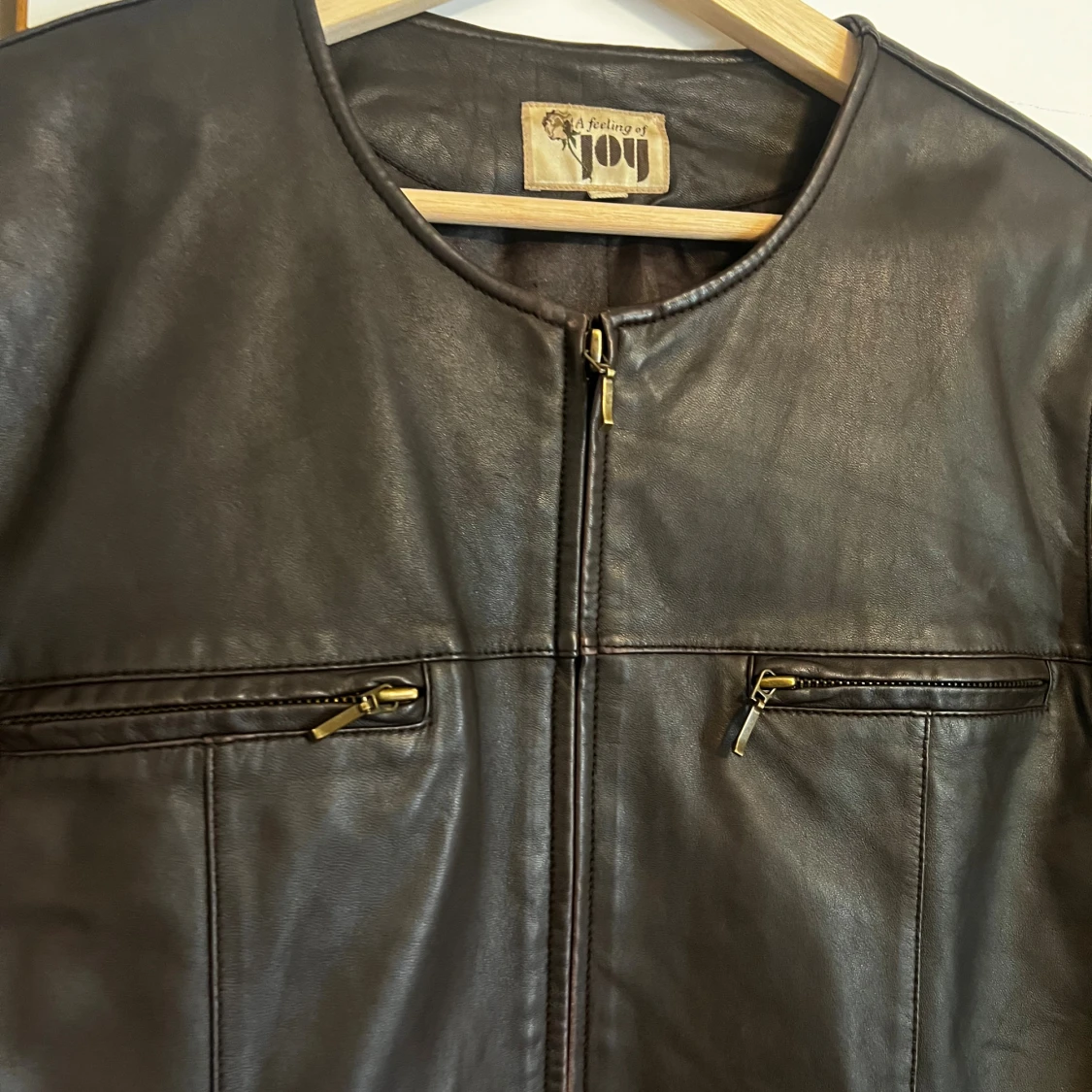 Brun läderjacka i storlek 40 med märket Joy - 1