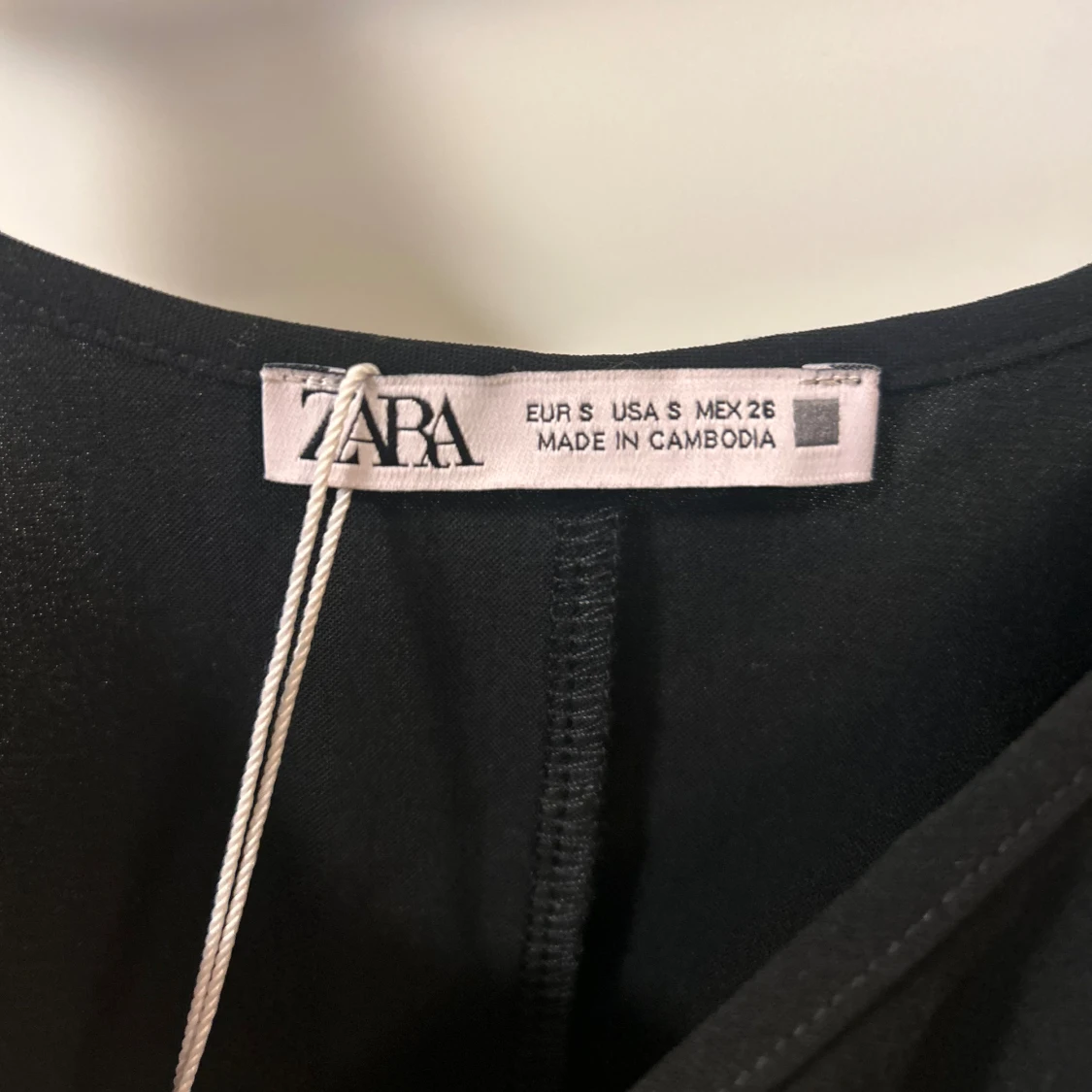 Svart kort klänning från Zara - 2