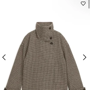 Arket kappa  - Söker arket kappa i storlek xs. Någon av dessa på bilderna. Skriva gärna till mig om någon vill sälja💕