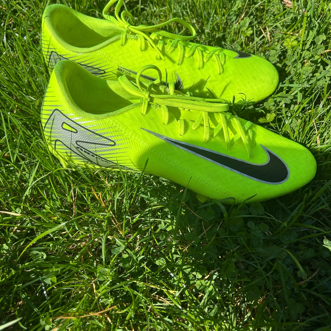 Neongula Nike fotbollsskor - 4
