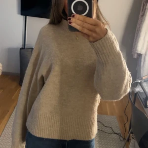 Stickad tröja - Stickad tröja från monki i storlek S