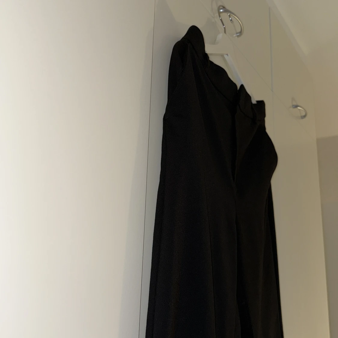 Svarta kostymbyxor med raka ben - 3