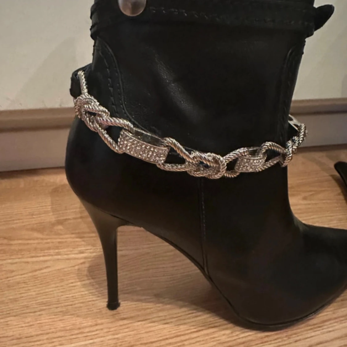 Svarta höga stövlar med klack från Bianco - 1