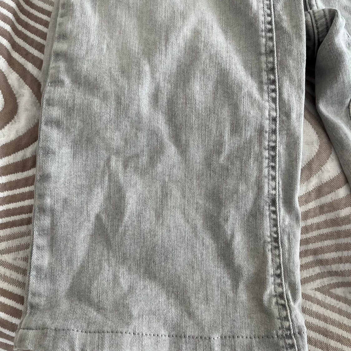 Grå jeans från ONLY, flared ben - 3