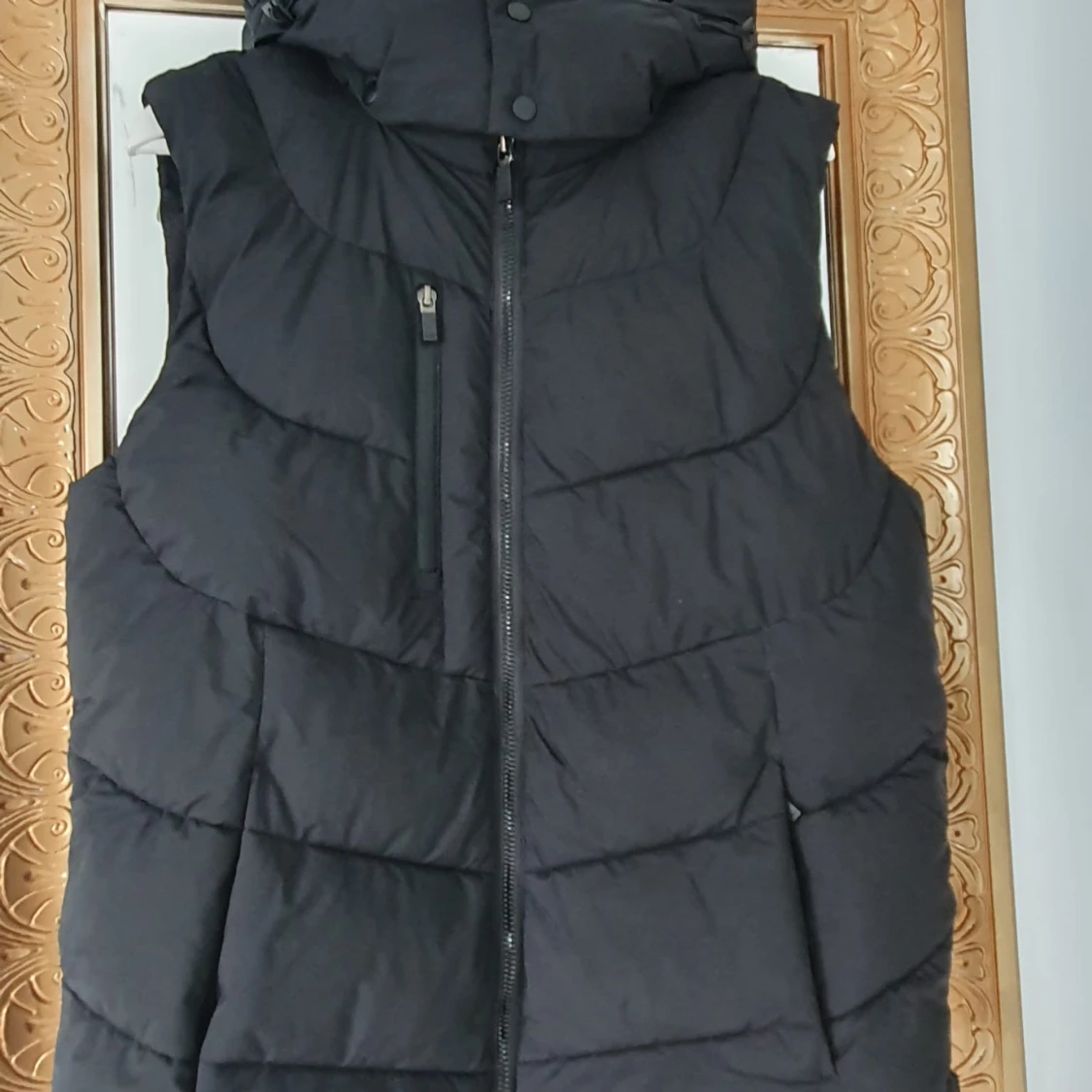 Svart dunväst från Scotch & Soda