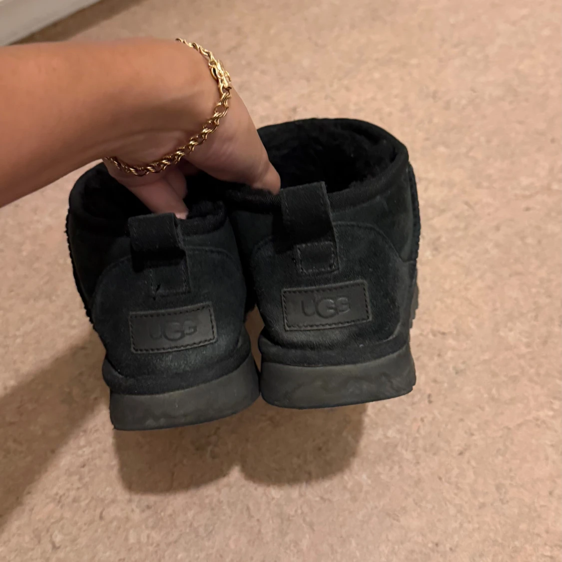 Svarta UGG ultra mini - 3