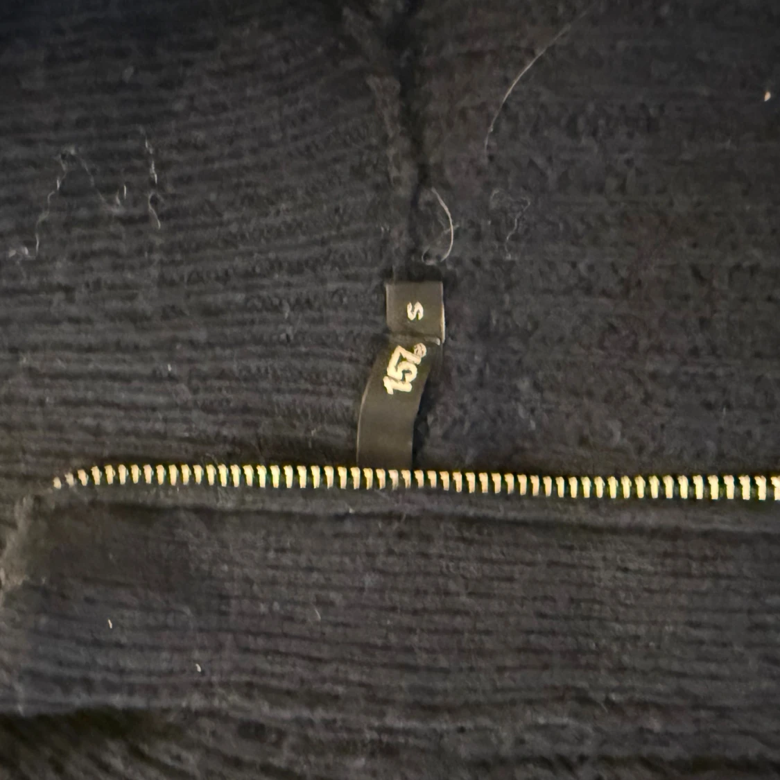 Mörkblå stickad kofta med dragkedja - 1