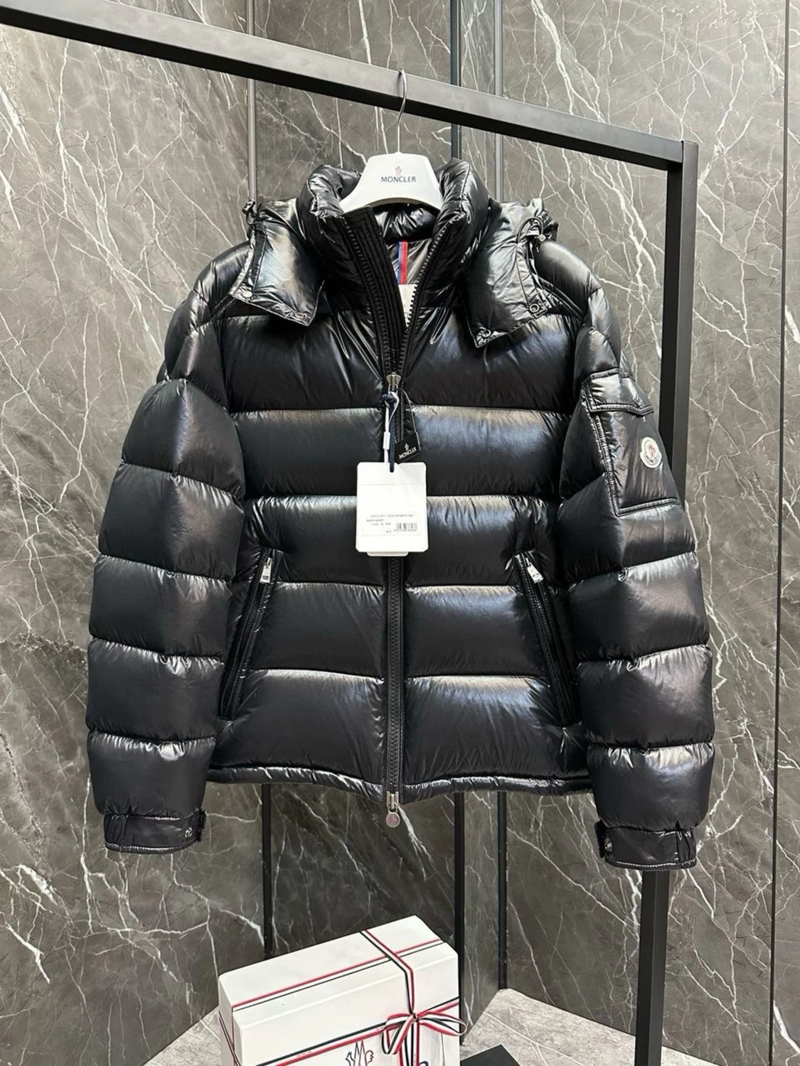 Svart dunjacka från Moncler - 2