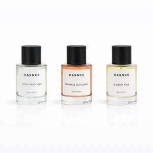 3st ESSNCE parfymer  – LÄS HELA ANNONSEN! - Tre populära ESSNCE-dofter i ett perfekt litet set. Cozy Goddess – varm, krämig & omfamnande. • Orange Blossom – söt, blommig & elegant gourmand. • Sugar Kiss – mjuk, söt & beroendeframkallande. Ca 1,5/2ml kvar av varje parfym. Perfekt för test, resa eller doftbyte. FÖRST TILL KVARN!