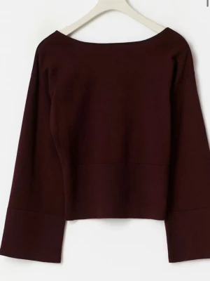 Mörkbrun stickad tröja med vida ärmar - Jätte fin tröja från Gina! Använt bara 1 gång och är i jätte bra skick ❤️priset kan diskuteras 