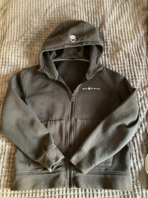 Sail Racing Ziphoodie  - Säljer en Sail Racing hoodie i bra skick, Storlek 176/S, Priset går att diskutera