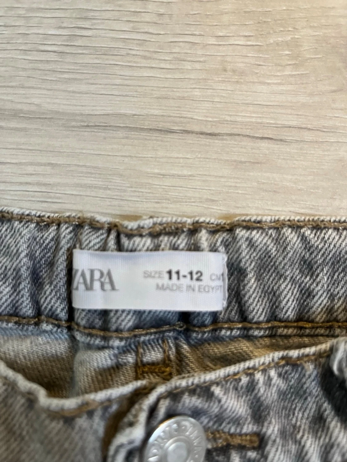Grå raka jeans från Zara - 1